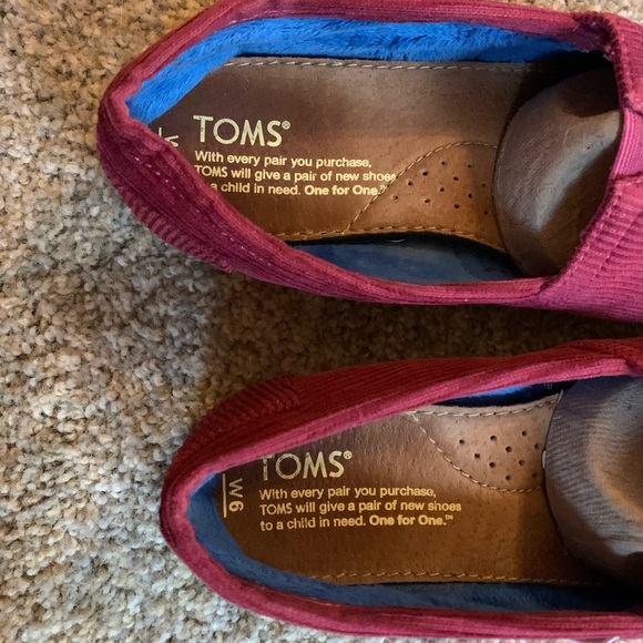 Toms Women’s Pomegranate Shoes. - Picture 5 of 5